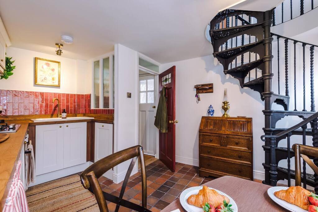 Rustic Chester Cottage Near Shops & Terrace Εξωτερικό φωτογραφία