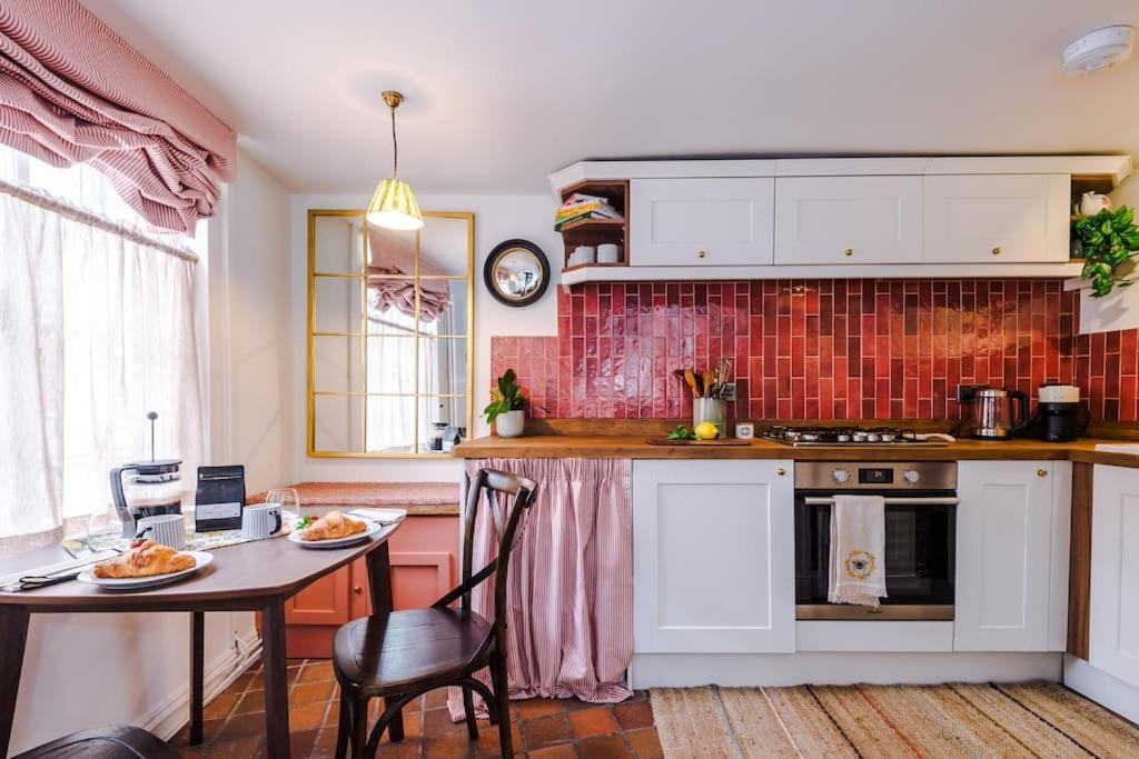 Rustic Chester Cottage Near Shops & Terrace Εξωτερικό φωτογραφία