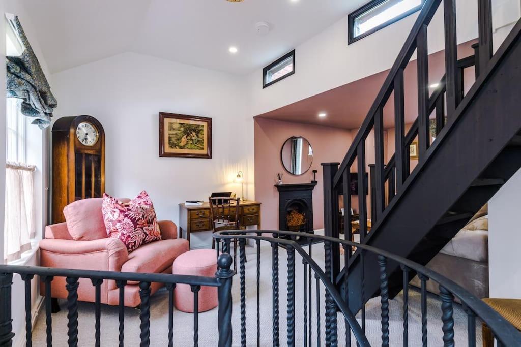 Rustic Chester Cottage Near Shops & Terrace Εξωτερικό φωτογραφία