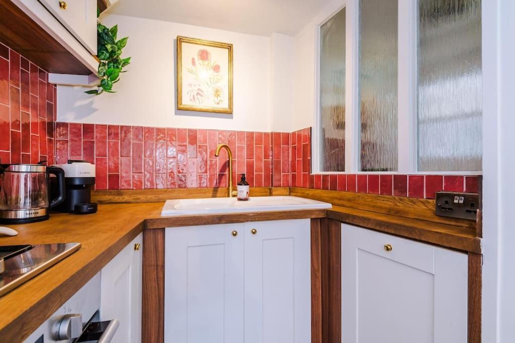 Rustic Chester Cottage Near Shops & Terrace Εξωτερικό φωτογραφία